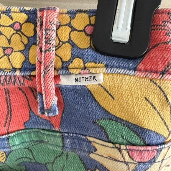 Mother The Hustler Patch Pocket Ankle in Fresh Blooms - Picture 10 of 11